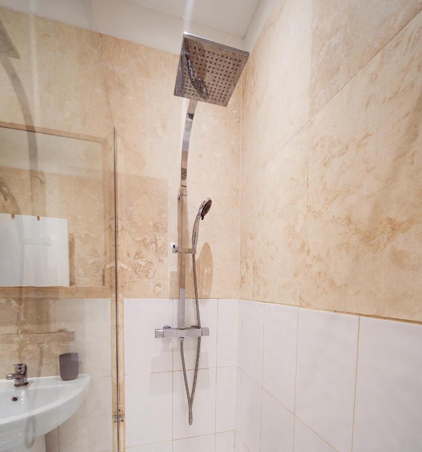 Spacious 2 Bedroom Apartment In Downtown Londra Esterno foto